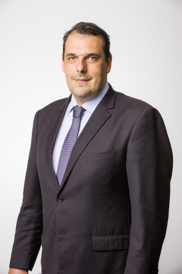 Retratos de professores e colaboradores.